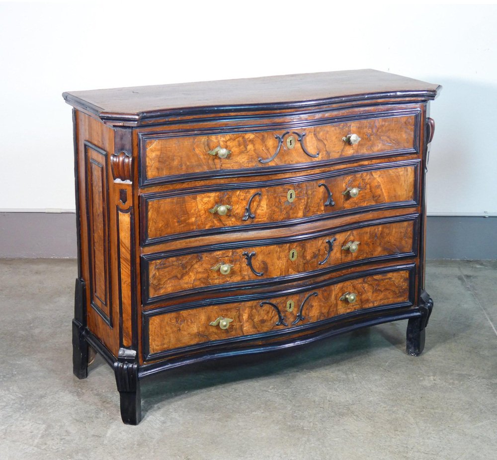 Louis XIV Lombard Dresser in Walnut and Burl, Early 1700s