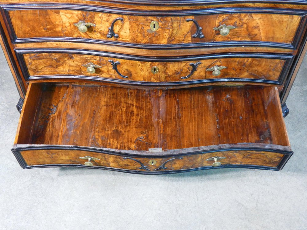 Louis XIV Lombard Dresser in Walnut and Burl, Early 1700s