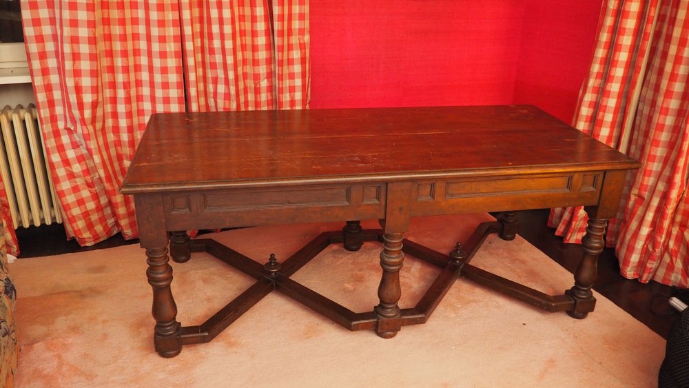 Louis XIV Veneto Table in Walnut