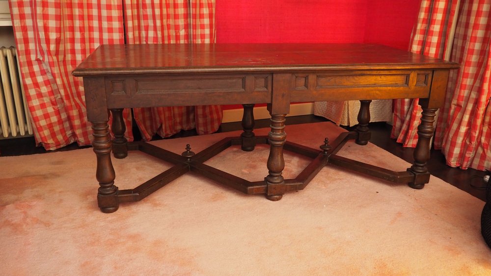 Louis XIV Veneto Table in Walnut