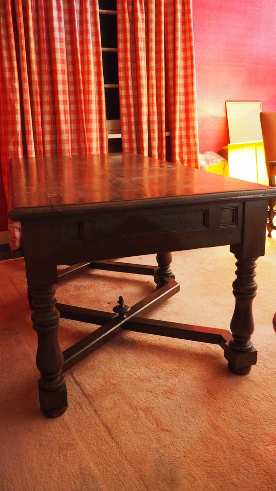 Louis XIV Veneto Table in Walnut