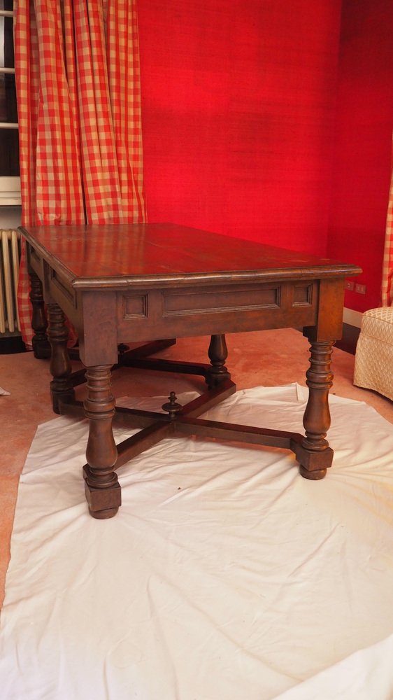 Louis XIV Veneto Table in Walnut