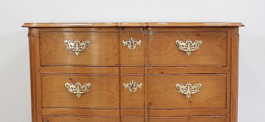 Louis XV Period Nantaise Dresser in Yellow Mahogany, 1700s-RVK-980101