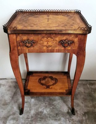 Louis XVI Style Nightstand in Walnut with Legs and Drawer-QRS-1309805