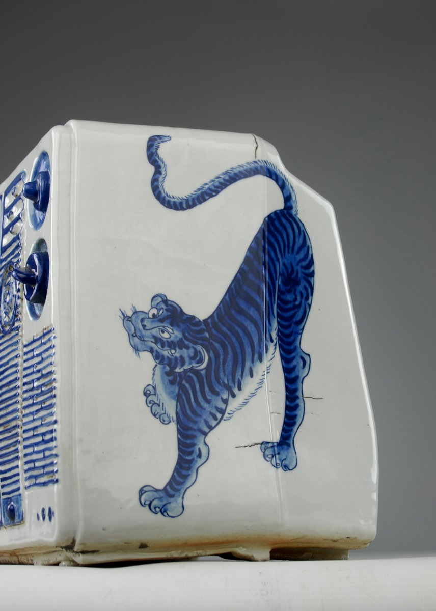 Ma Jun, New China Series TV Sculpture, 2005, Ceramic