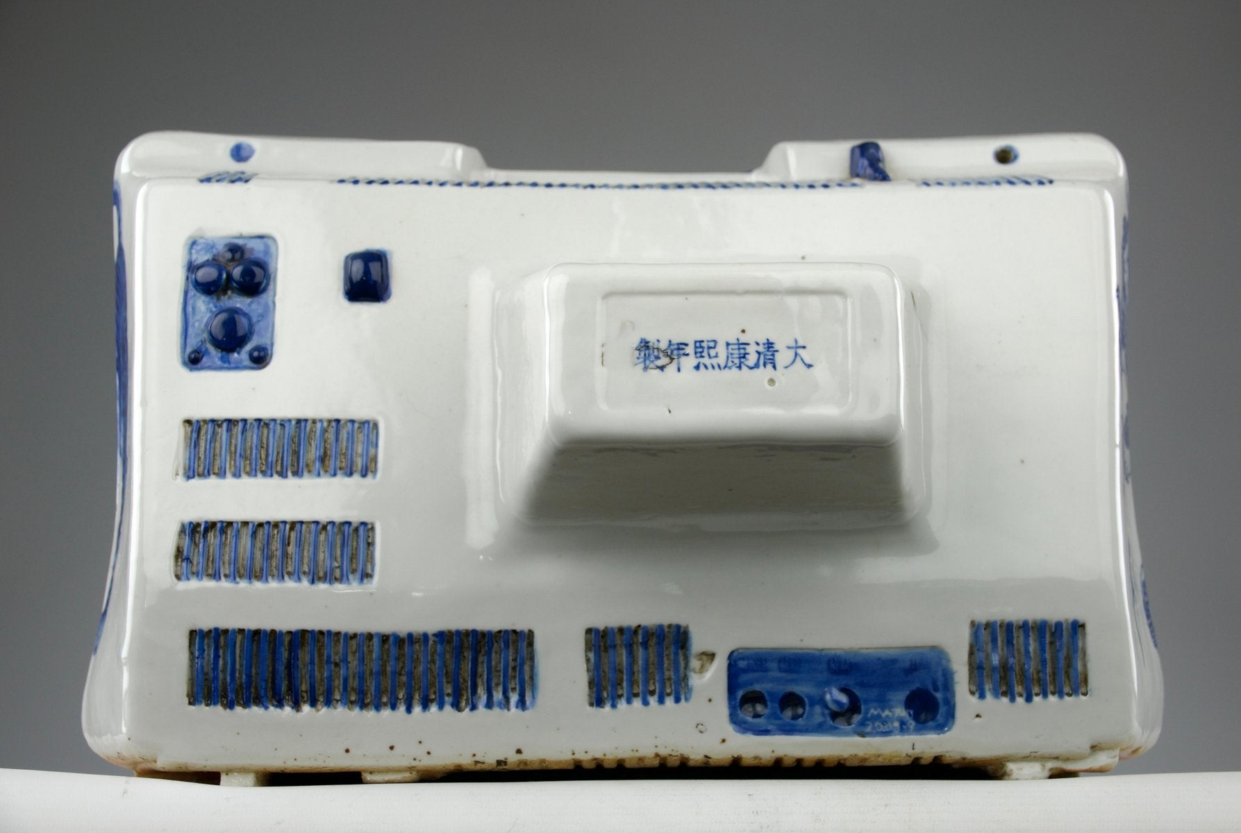 Ma Jun, New China Series TV Sculpture, 2005, Ceramic