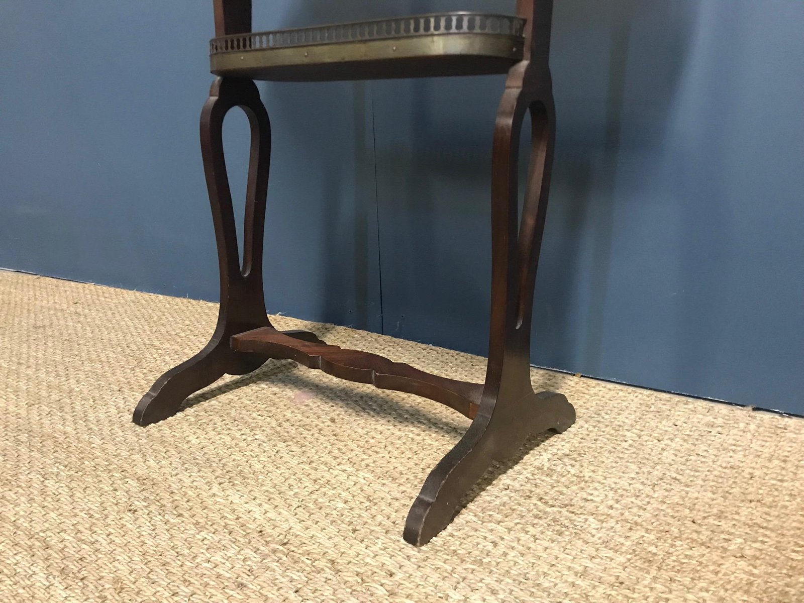 Mahogany Gallery Roofing Table