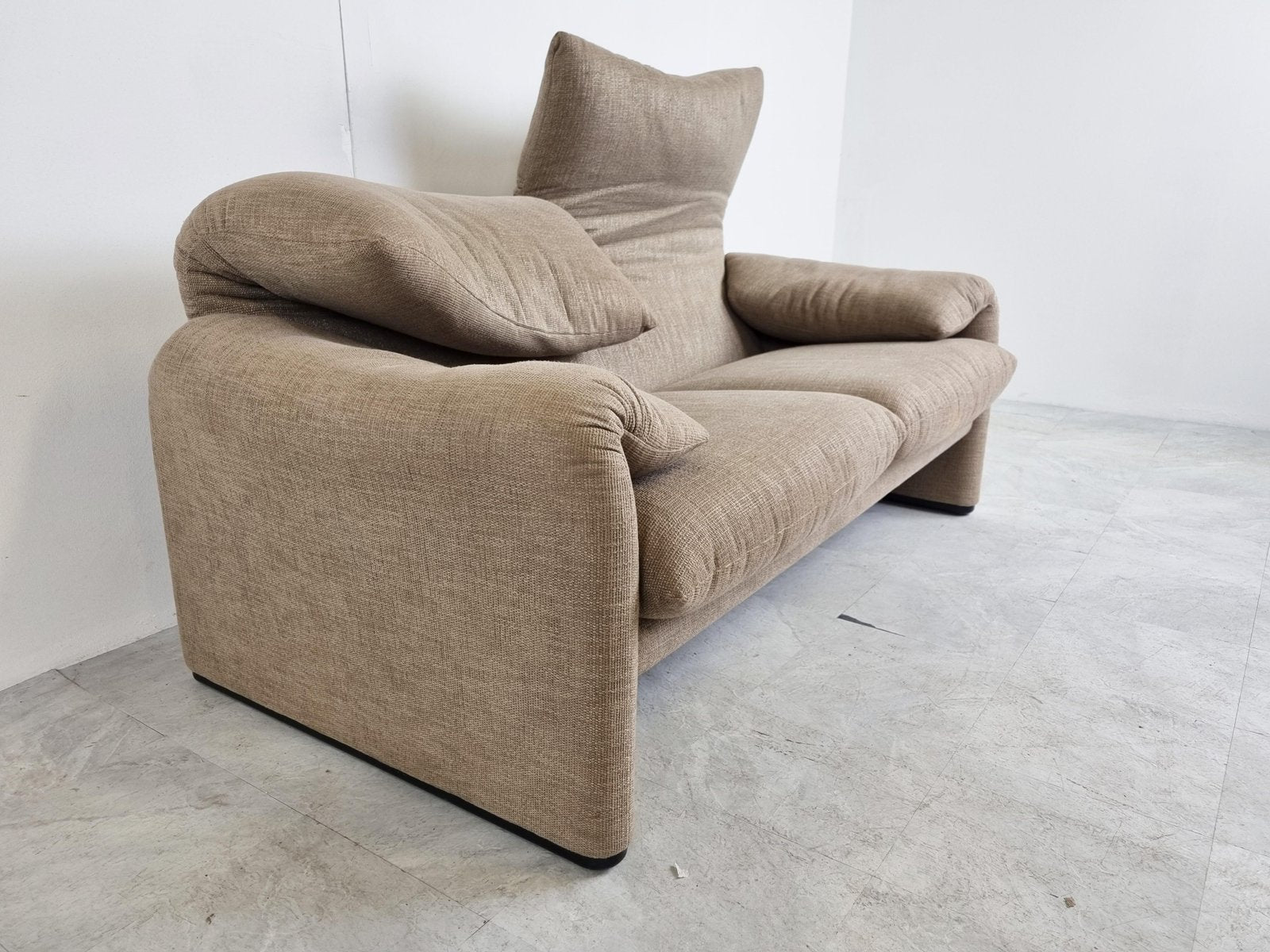 Maralunga Sofa by Vico Magistretti for Cassina