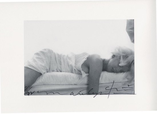 Marilyn Monroe . Passed out on the bed . The last sitting 2009-ICD-706172