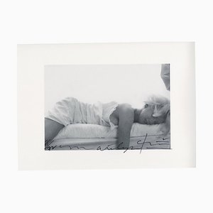 Marilyn Monroe . Passed out on the bed . The last sitting 2009-ICD-706172