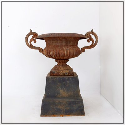 Medici Vase in Cast Iron-NYF-2019127