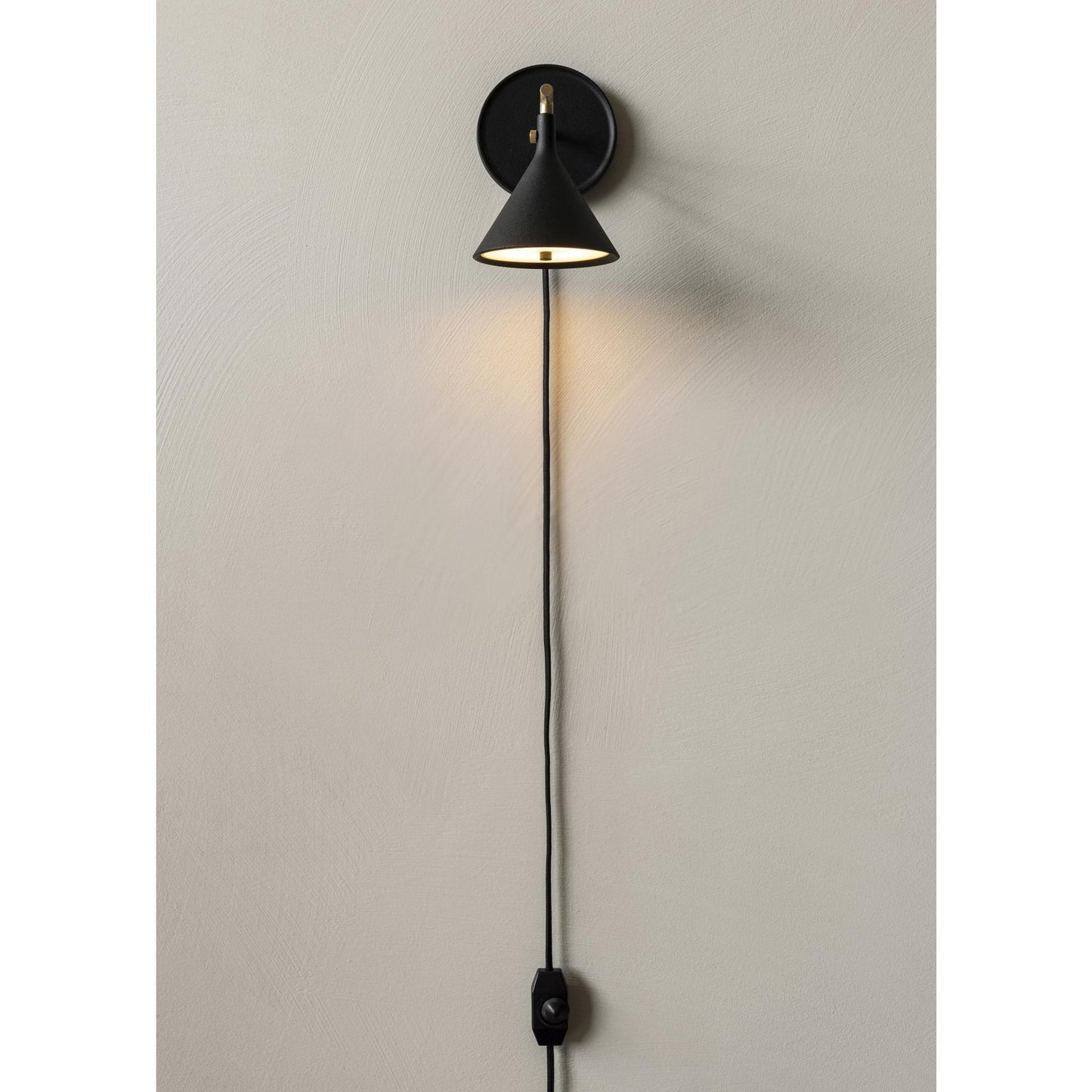 Audo Cast Sconce Wall Lamp M. Diffuser Black