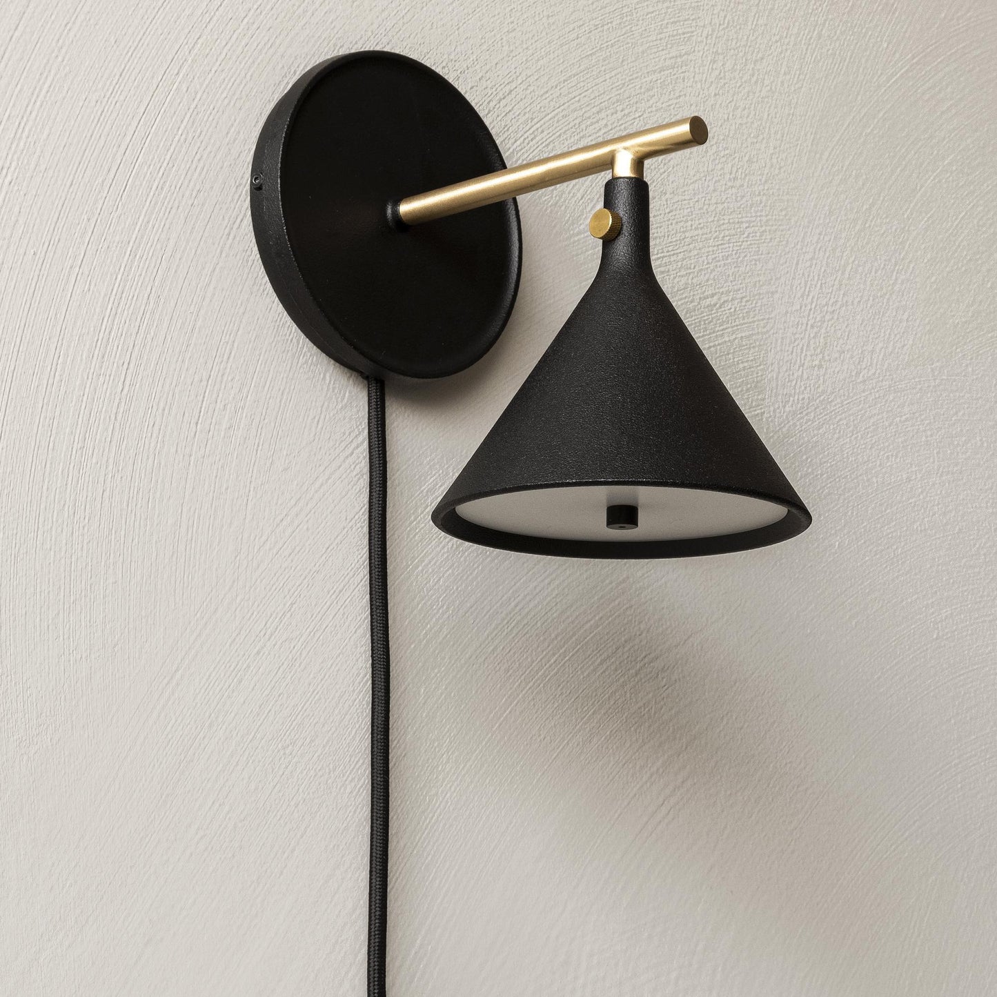 Audo Cast Sconce Wall Lamp M. Diffuser Black