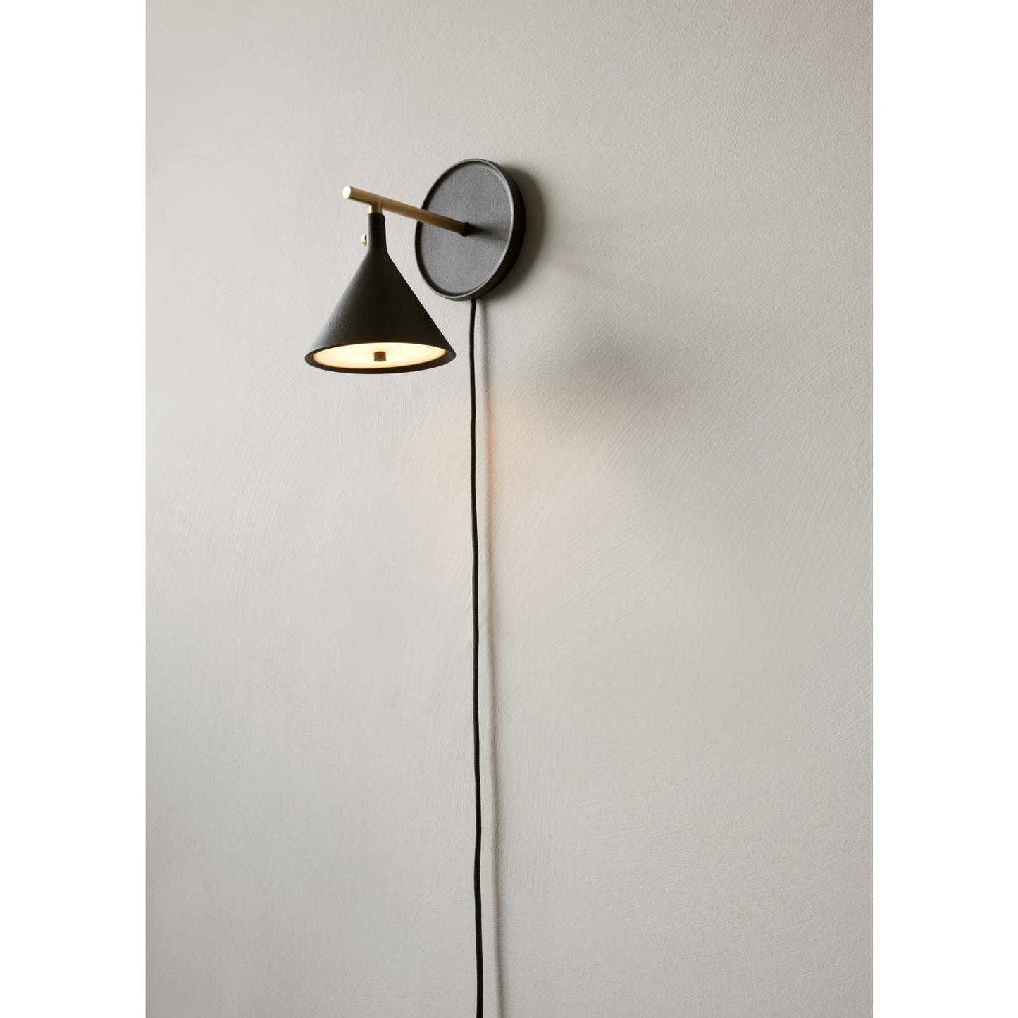 Audo Cast Sconce Wall Lamp M. Diffuser Black