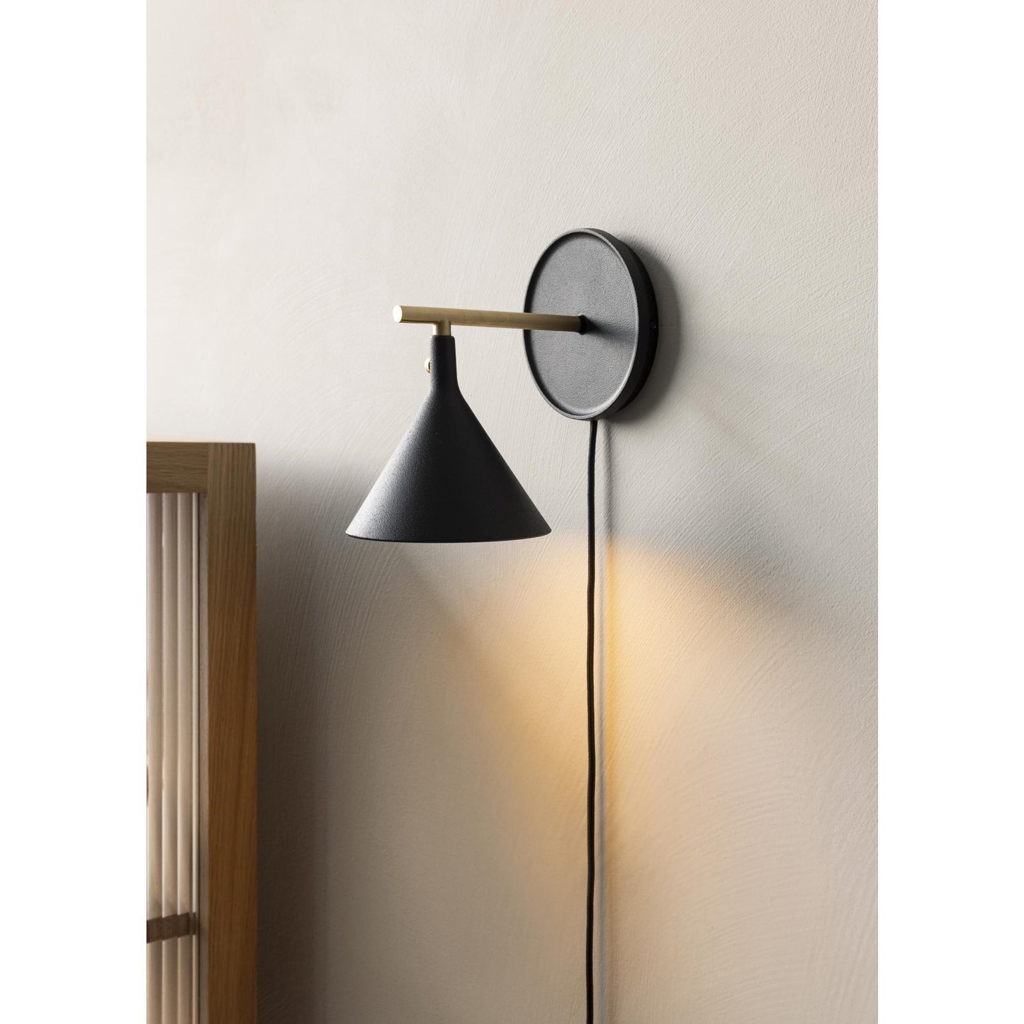 Audo Cast Sconce Wall Lamp M. Diffuser Black