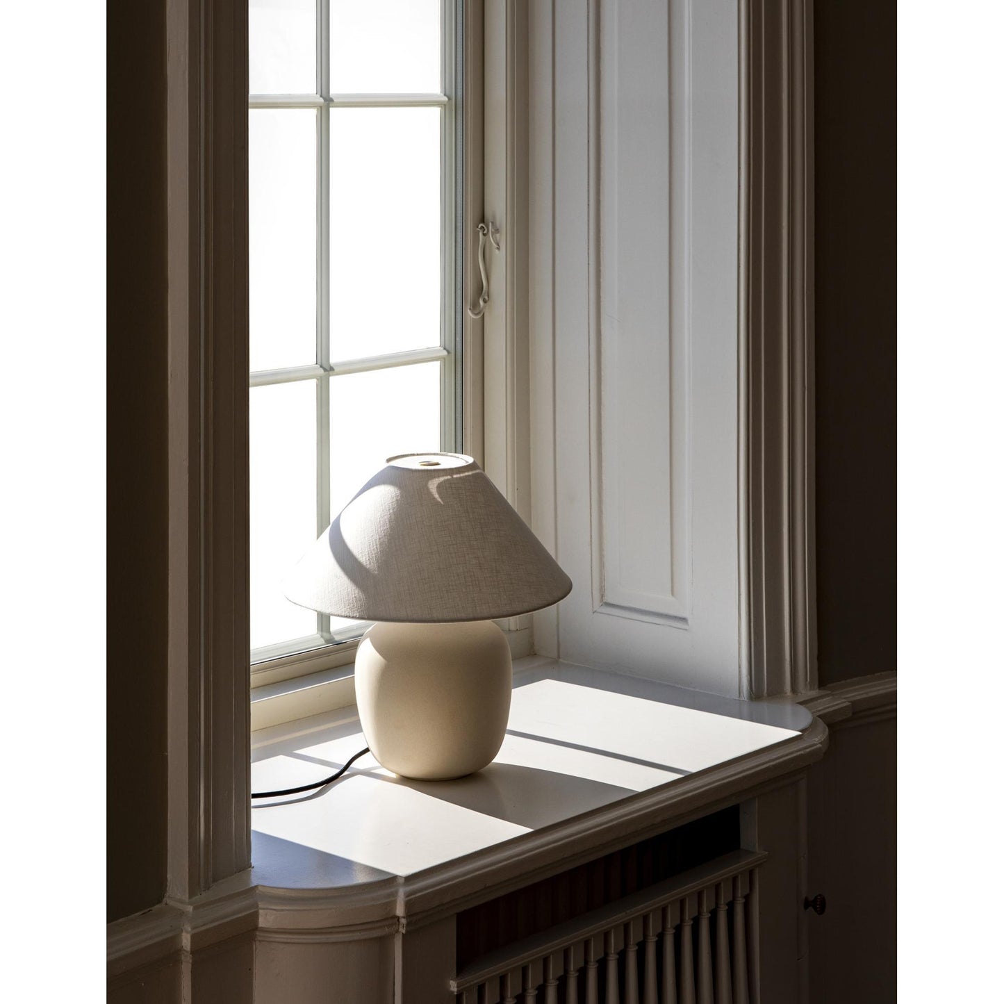 Audo Torso 57 Table Lamp Black/ White