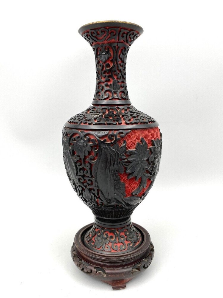 Mid-20th Century Vase in Cinnabar Lacquer in Red and Black Brass, China