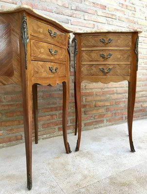 Mid-Century Bedside Tables in French Walnut With Marquetry & Marble Top, Set of 2-NOU-1344954