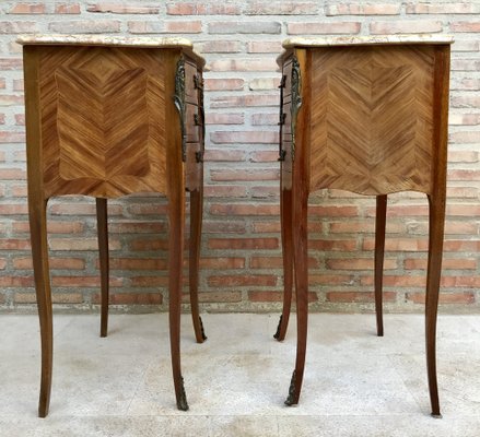 Mid-Century Bedside Tables in French Walnut With Marquetry & Marble Top, Set of 2-NOU-1344954