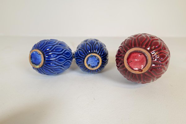 Mid-Century Blue and Red Peacock Vases by Sven Erik Skawonius for Upsala Ekeby, 1950s, Set of 3-UYK-1274350