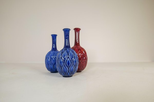 Mid-Century Blue and Red Peacock Vases by Sven Erik Skawonius for Upsala Ekeby, 1950s, Set of 3-UYK-1274350