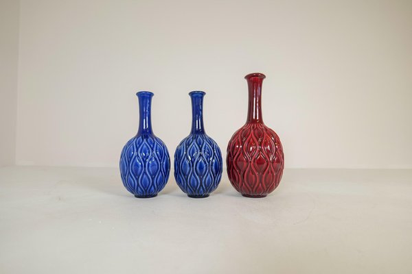 Mid-Century Blue and Red Peacock Vases by Sven Erik Skawonius for Upsala Ekeby, 1950s, Set of 3-UYK-1274350