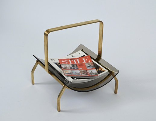 Mid-Century Brass and Smoked Glass Magazine Rack from Fontana Arte, Italy, 1960s-JDR-1195160