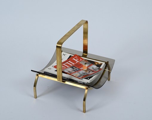 Mid-Century Brass and Smoked Glass Magazine Rack from Fontana Arte, Italy, 1960s-JDR-1195160