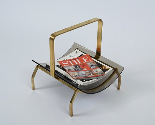 Mid-Century Brass and Smoked Glass Magazine Rack from Fontana Arte, Italy, 1960s-JDR-1195160