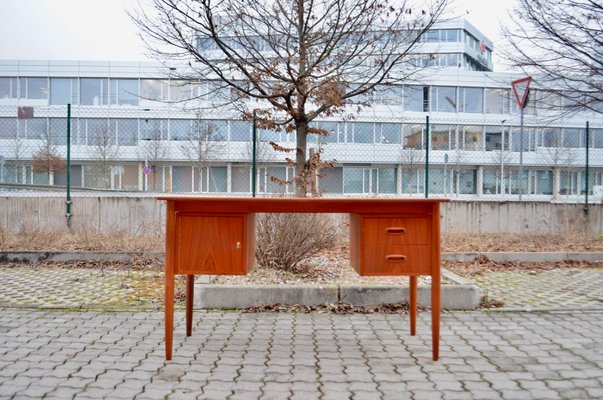 Mid-Century Danish Desk in Teak, 1960-UF-1371038