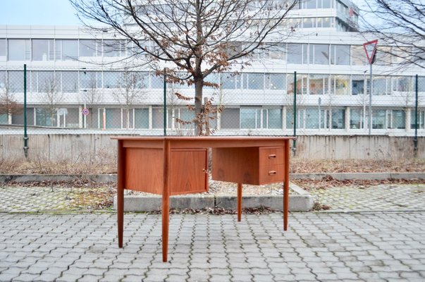 Mid-Century Danish Desk in Teak, 1960-UF-1371038