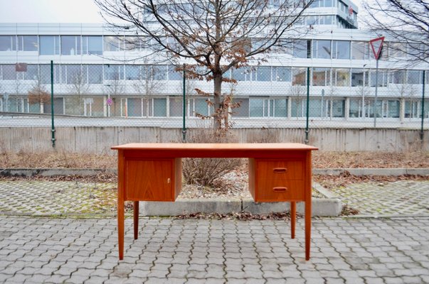 Mid-Century Danish Desk in Teak, 1960-UF-1371038