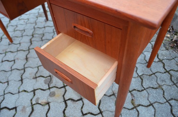 Mid-Century Danish Desk in Teak, 1960-UF-1371038