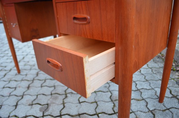 Mid-Century Danish Desk in Teak, 1960-UF-1371038