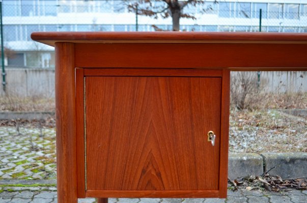 Mid-Century Danish Desk in Teak, 1960-UF-1371038