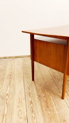 Mid-Century Danish Desk in Teak by Peter Løvig Nielsen for Hedensted Møbelfabrik, 1970s-DOY-1792281