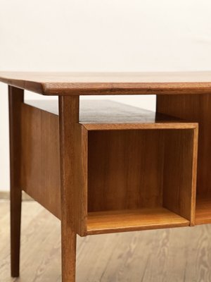 Mid-Century Danish Desk in Teak by Peter Løvig Nielsen for Hedensted Møbelfabrik, 1970s-DOY-1792281