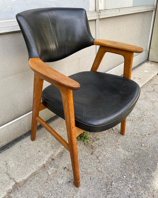 Mid-Century Danish Model 42 Oak Armchair in Leather by Erik Kirkegaard for Høng Stolefabrik, 1960s