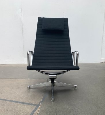 Mid-Century EA 124 Aluminium Armchairs by Charles & Ray Eames for Herman Miller, 1960s, Set of 2-UAH-1313085