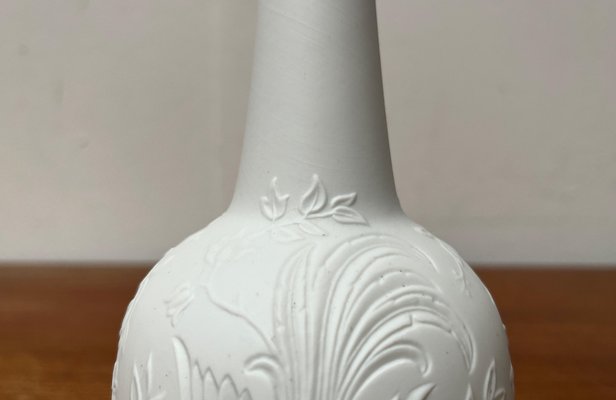 Mid-Century German White Porcelain Vase with Bird Design from Kaiser, 1960s-UAH-1782841