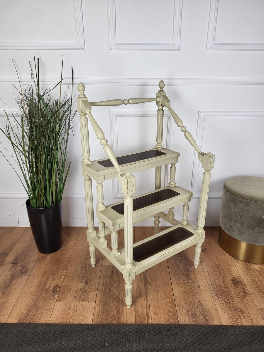 Mid-Century Italian Carved Walnut Wood and Leather 4-Step Library Ladder, 1950s