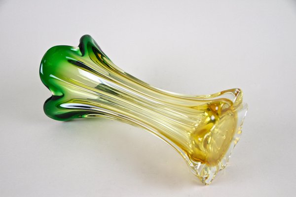 Mid-Century Italian Vase in Green Yellow Murano Glass, 1960-TQA-1322005