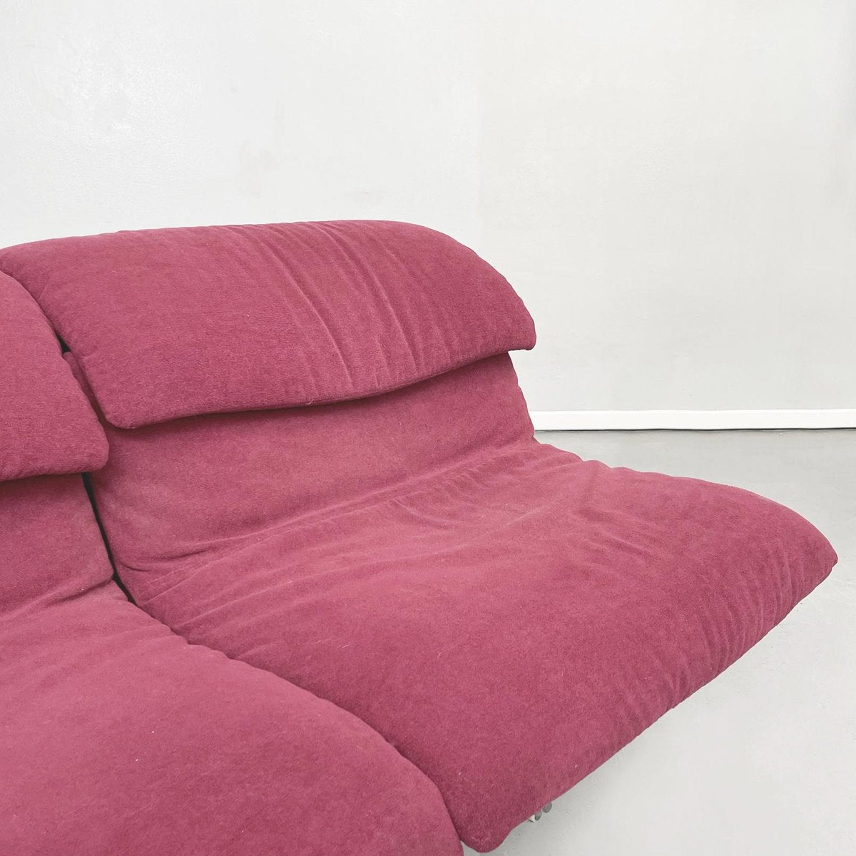 Mid-Century Italian Wave 3-Seater Sofa by Giovanni Offredi for Saporiti, 1970s