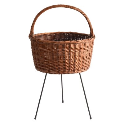 Mid-Century Italian Wicker Basket Magazine Rack with Enameled Iron Base, 1950s-JDR-1126151