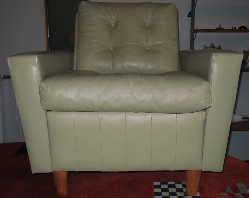 Mid-Century Leather Lounge Chair in the style of Florence Knoll, 1950s