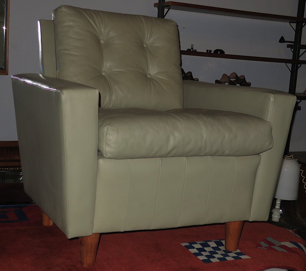 Mid-Century Leather Lounge Chair in the style of Florence Knoll, 1950s