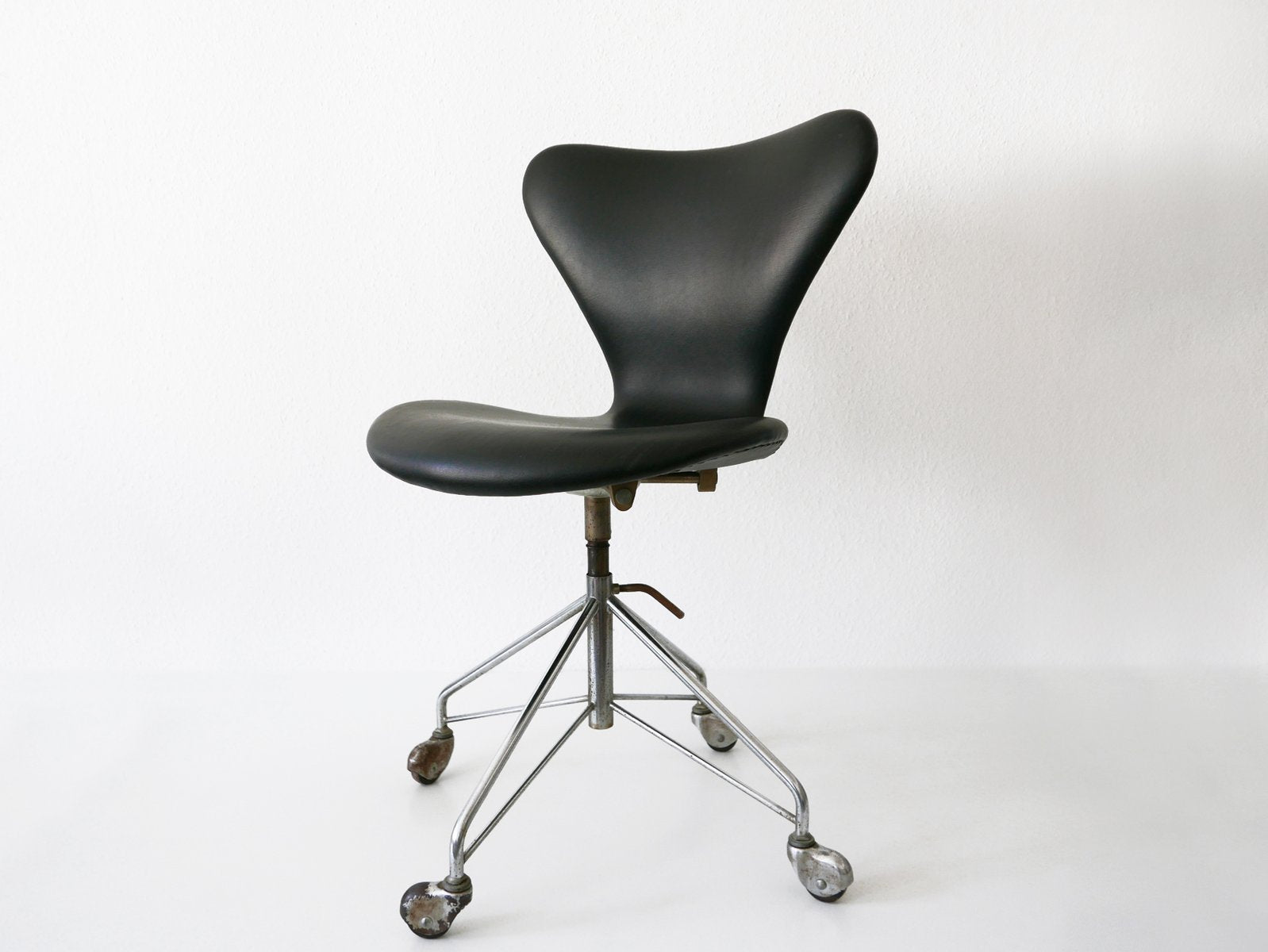 Mid-Century Modern 3117 Office Chair by Arne Jacobsen for Fritz Hansen, 1960s