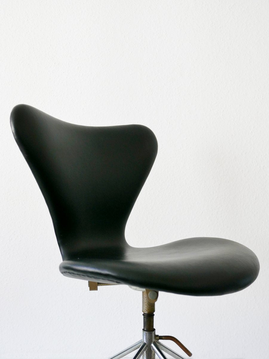 Mid-Century Modern 3117 Office Chair by Arne Jacobsen for Fritz Hansen, 1960s