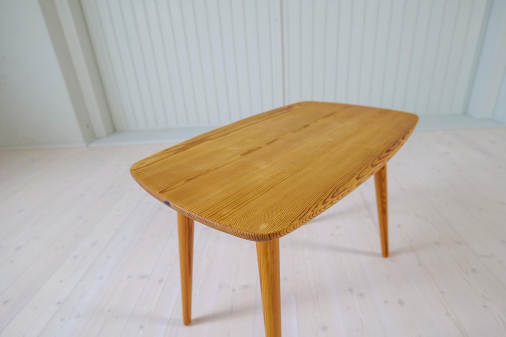 Mid-Century Modern Coffe Table in Pine, Sweden, 1940s