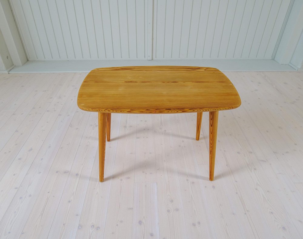 Mid-Century Modern Coffe Table in Pine, Sweden, 1940s